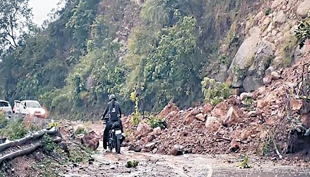 Landslide obstructs Dharamshala-Kangra NH, traffic movement disrupted