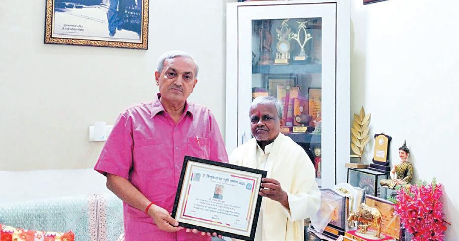 Dr. Shyam Nath Jha honoured with Pandit Vishnukant Jha Smriti Samman