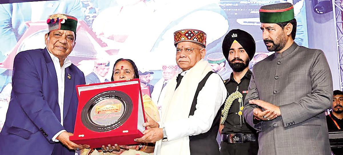 Himachal Governor presides over the closing ceremony of Shoolini Fair