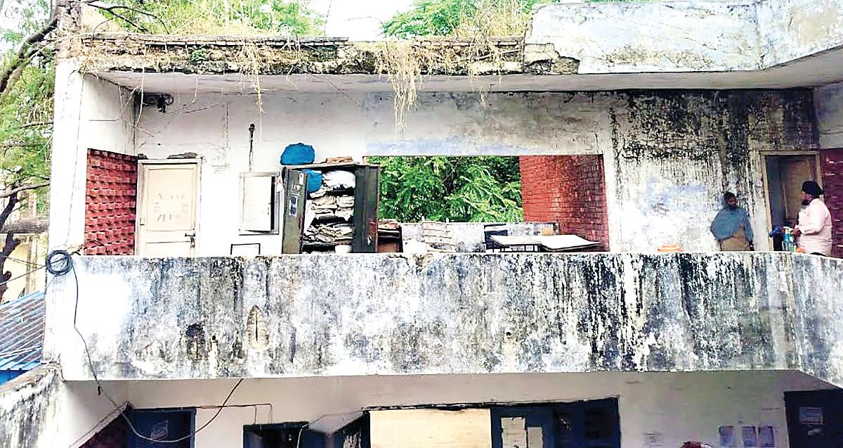 Letter to Revenue Minister to pay attention to building of Patwar Bhawan Kharar which may collapse any time