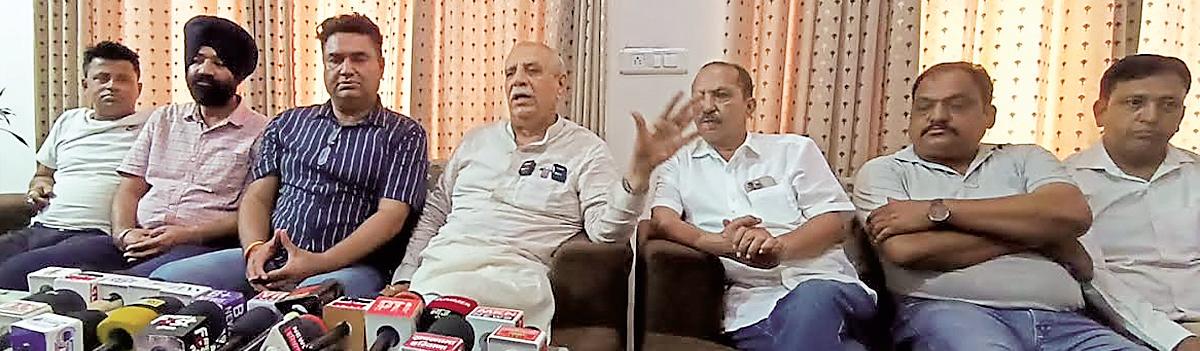 If outsiders are allowed to attend MC meeting I will not come: MLA Ashok Arora