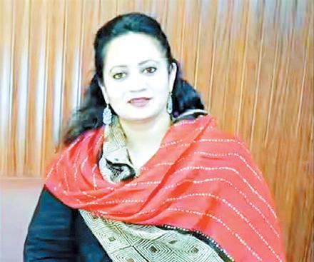 Health Minister Arti Singh rao felicitates haryana government employee for winning gold in Netball at National Games 2025