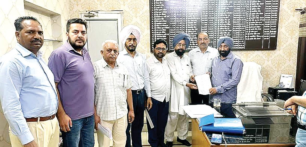 Opposition Councillors warn of indefinite protest over mounting garbage crisis in Jagraon