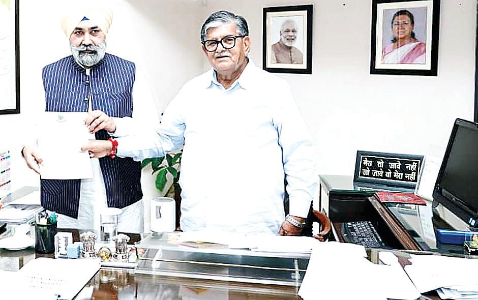 Kuljit Singh Bedi submits two demand letters to Governor for two major needs of Mohali