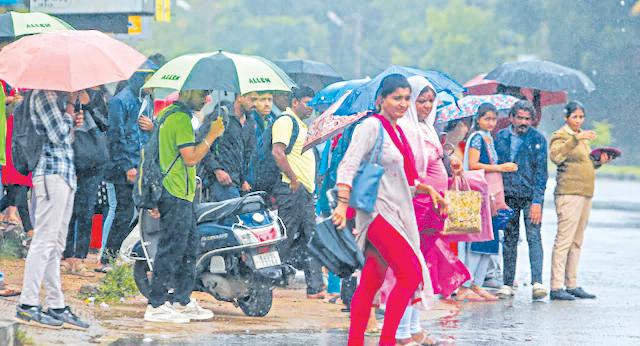 India welcomes monsoon eight days ahead of schedule