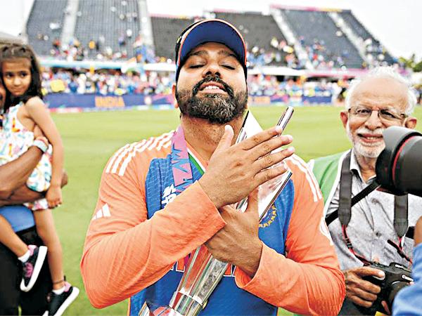You tell me, don't want to look: Rohit recallsSuryakumar's catch check moment in T20 WC 2024 final