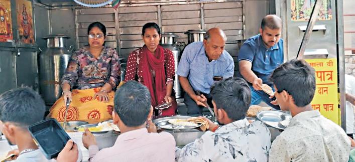 Shree Shyam Karuna Foundation organises community kitchen to welcome the rainy season