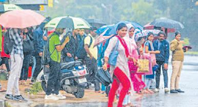 India welcomes monsoon eight days ahead of schedule