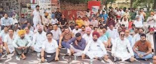 Jagraon garbage row turns political, Councillors stage protest