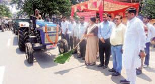 MC acquires 15 tractor trolleys for garbage collection