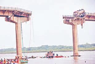 Ten killed, six injured in Vadodara bridge collapse