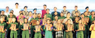 61 Naxals surrender in presence of Fadnavis in Gadchiroli