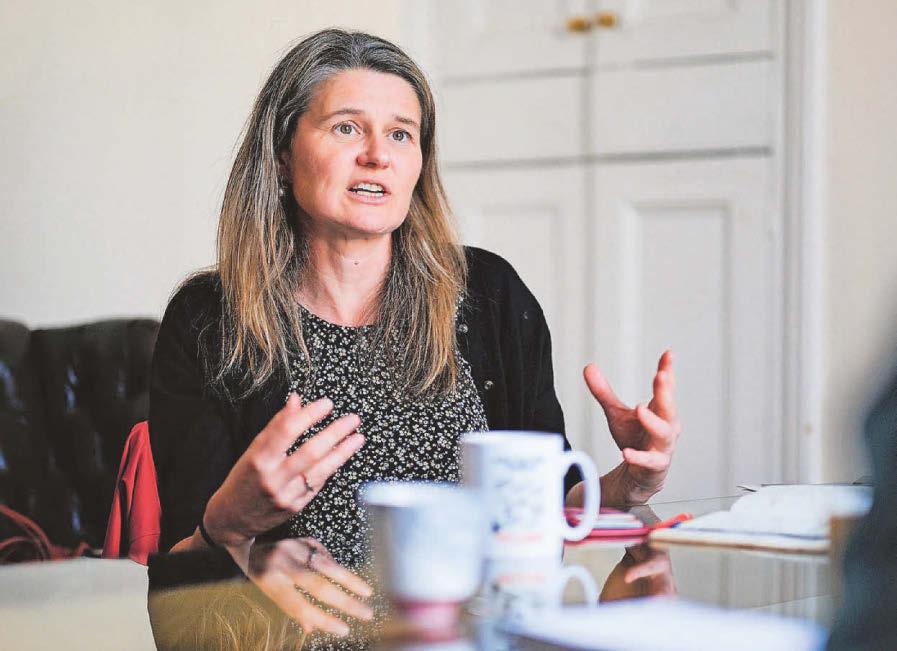 Project to eliminate mobile phone 'not-spots' on trains praised by MP