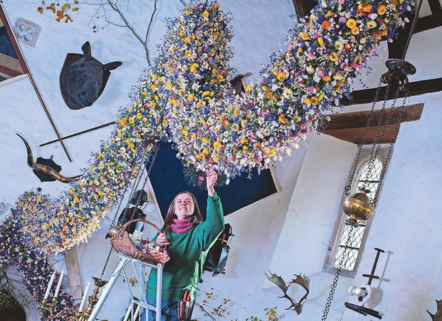 Christmas garland sets record after perfect weather