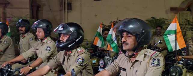 રથયાત્રા પહેલાં અમદાવાદ પોલીસ એક્શનમાં 1 જગન્નાથ મંદિરથી પોલીસે યોજી બુલેટ માર્ચ