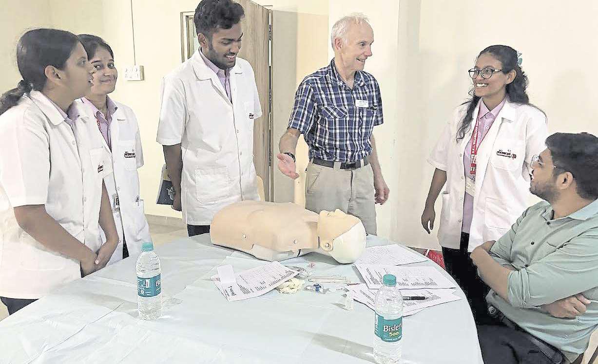 Medical charity experts share expertise in India