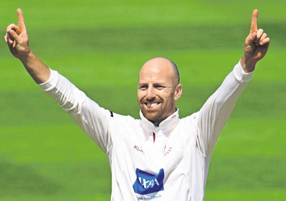 Durham are swept aside by Somerset with Leach on form