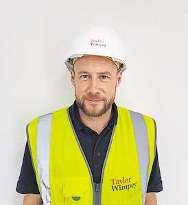 Taylor Wimpey site manager Lee scoops prestigious award for outstanding work