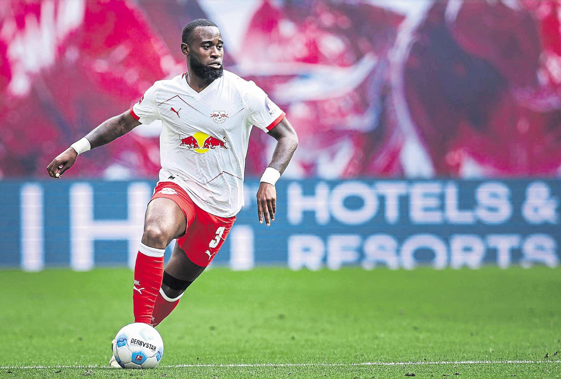 Sunderland will exploit Geertruida's versatility over the season, says Regis