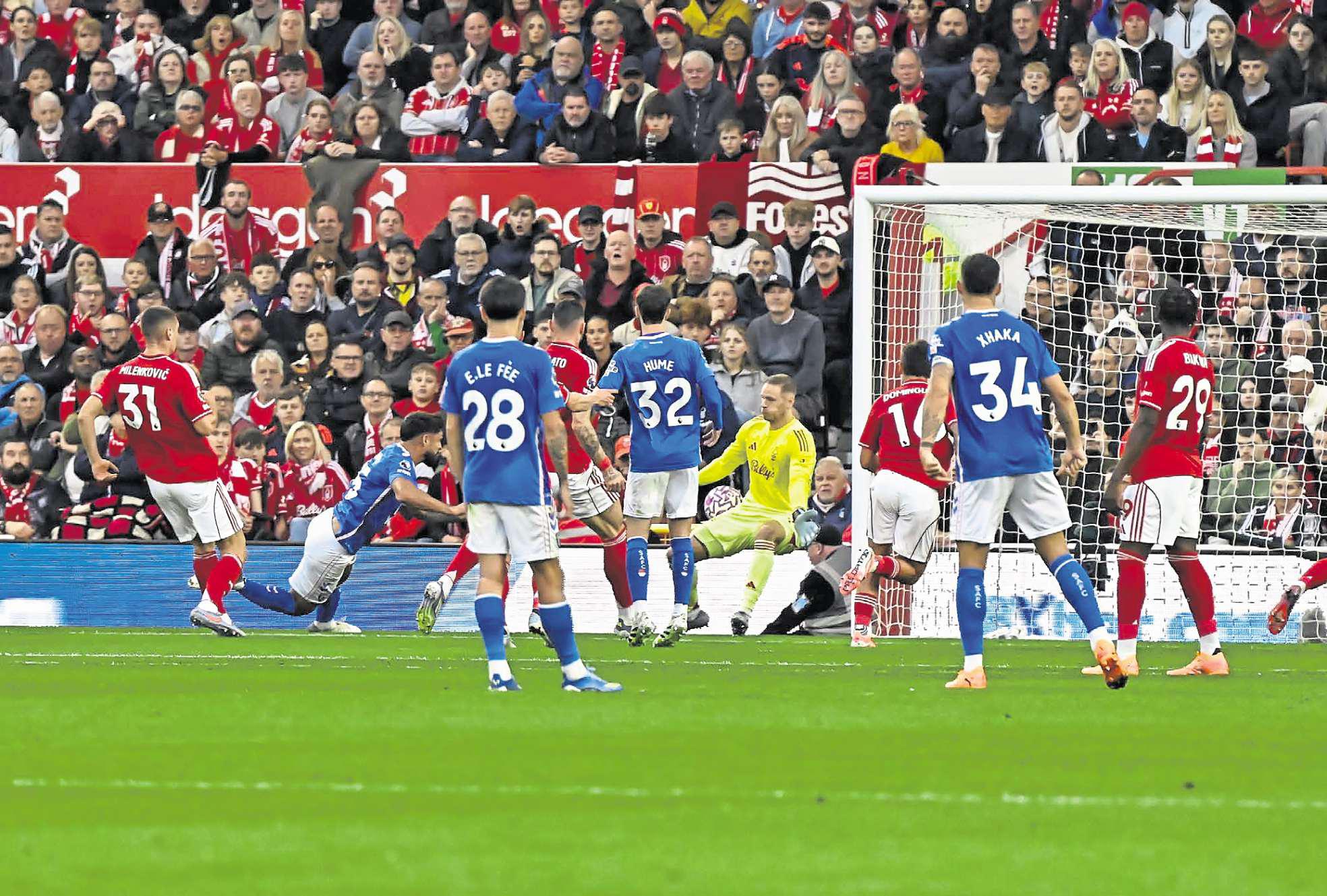 Sunderland lavished with praise after positive start to the season