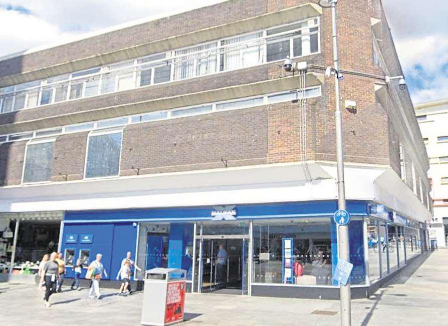 Sustainable air con upgrade plans for bank branch site