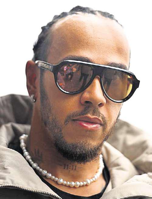 Hamilton in no rush to discuss new Ferrari deal