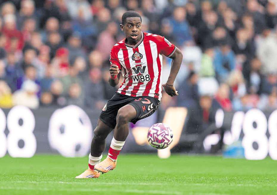 Regis unconcerned as key Cats duo walk disciplinary tightrope