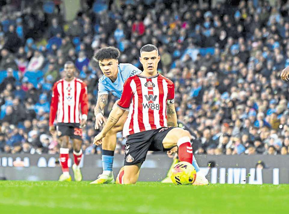 Black Cats crash back to earth with defeat at Manchester City