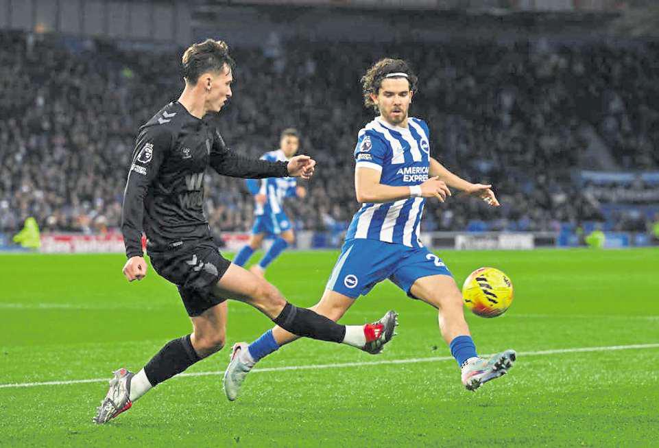 Le Bris weighing up a loan move for Rigg