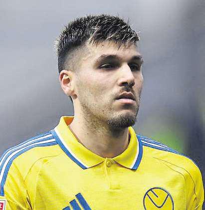 Bond will be man in the middle for clash with Potters