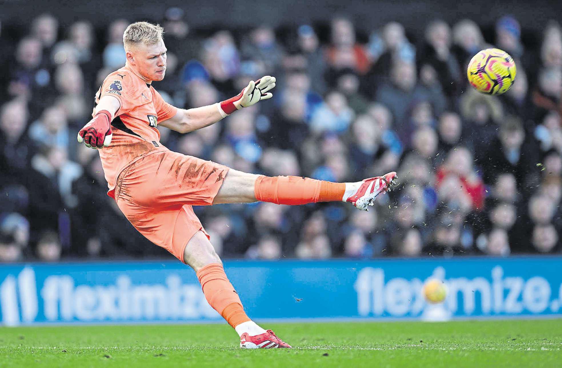 Saints 'already planning' for exit of £25m-rated Leeds-linked stopper