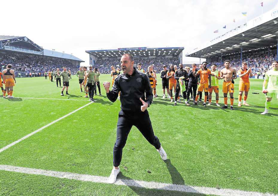 United's promotion rivals move quickly to replace boss Wilder