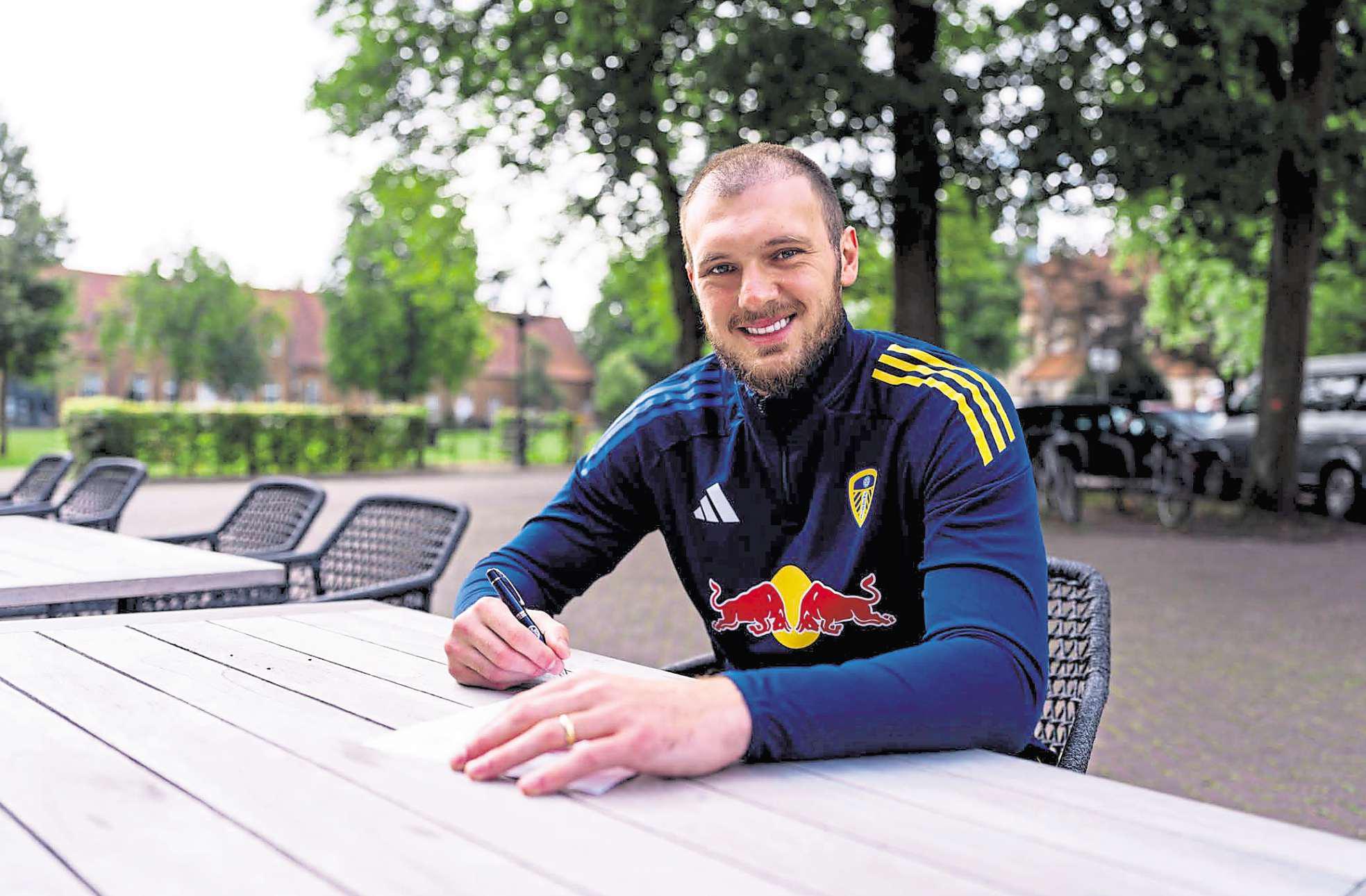 £16m Perri adds a touch of sparkle to United's goalkeeping options ...