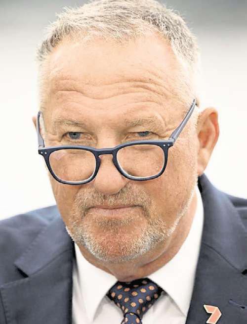 Botham lays into Ashes preparation as 'arrogant'