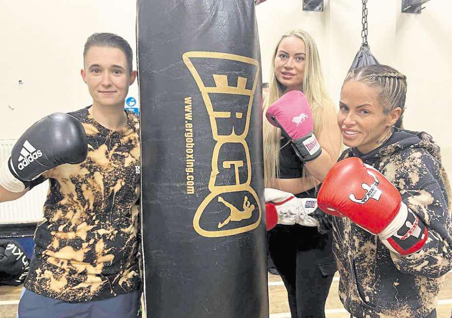 East Leeds boxer Callaghan turns professional at age of 37
