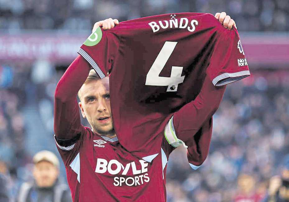 West Ham pay tribute to Billy Bonds after his death, aged 79