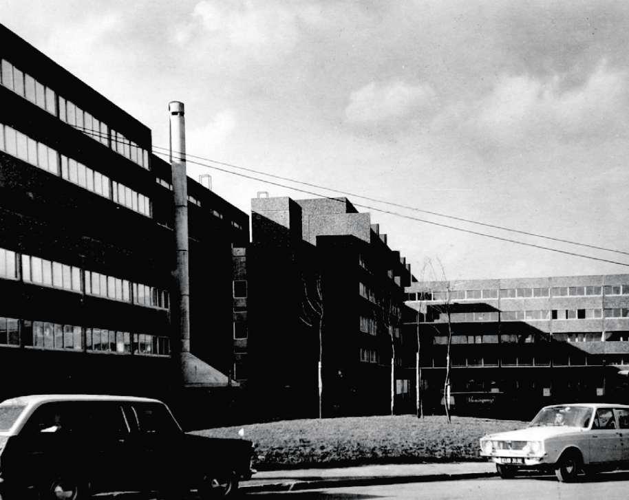 Lost photos chart rise and fall of Hunslet's Leek Street flats