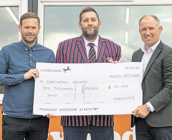 Hartlepool Rovers celebrates £10,000 funding boost from The PFC Trust with rugby World Cup winner Neil Back