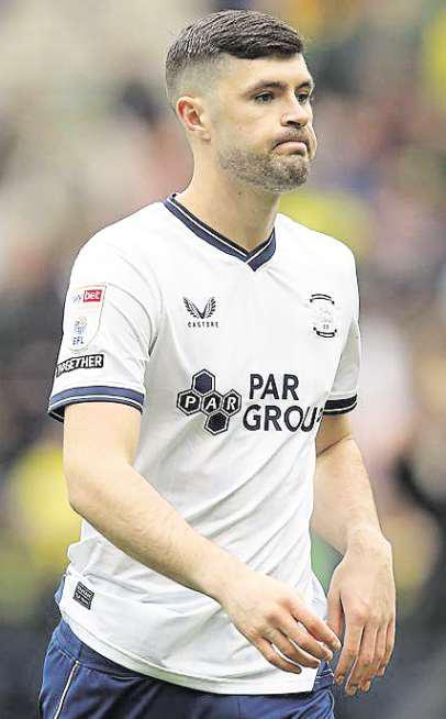 Striker Lay-s hat with Swiss Super Lig outfit