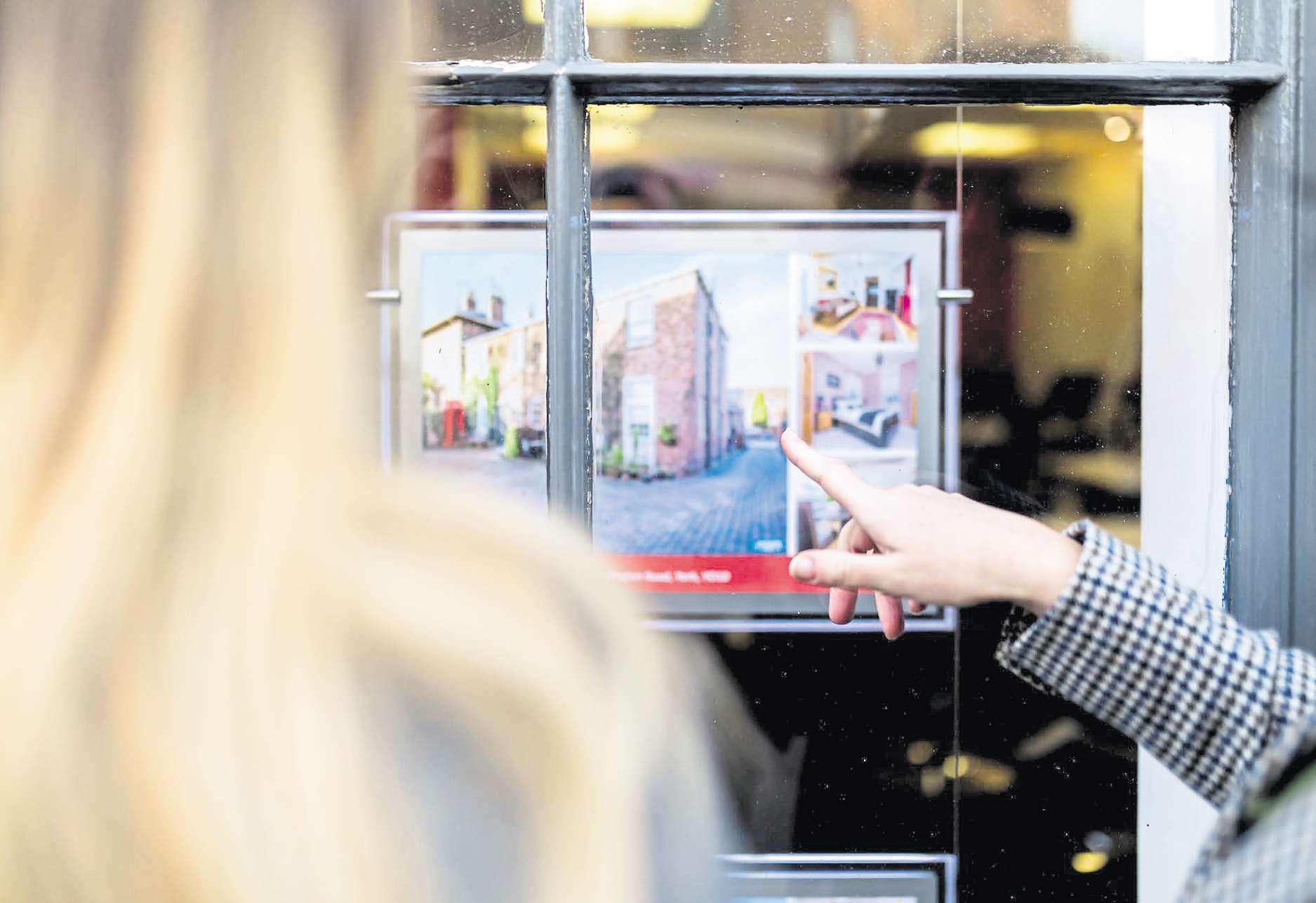 Estate agents 'go the extra mile' to try and sell a property