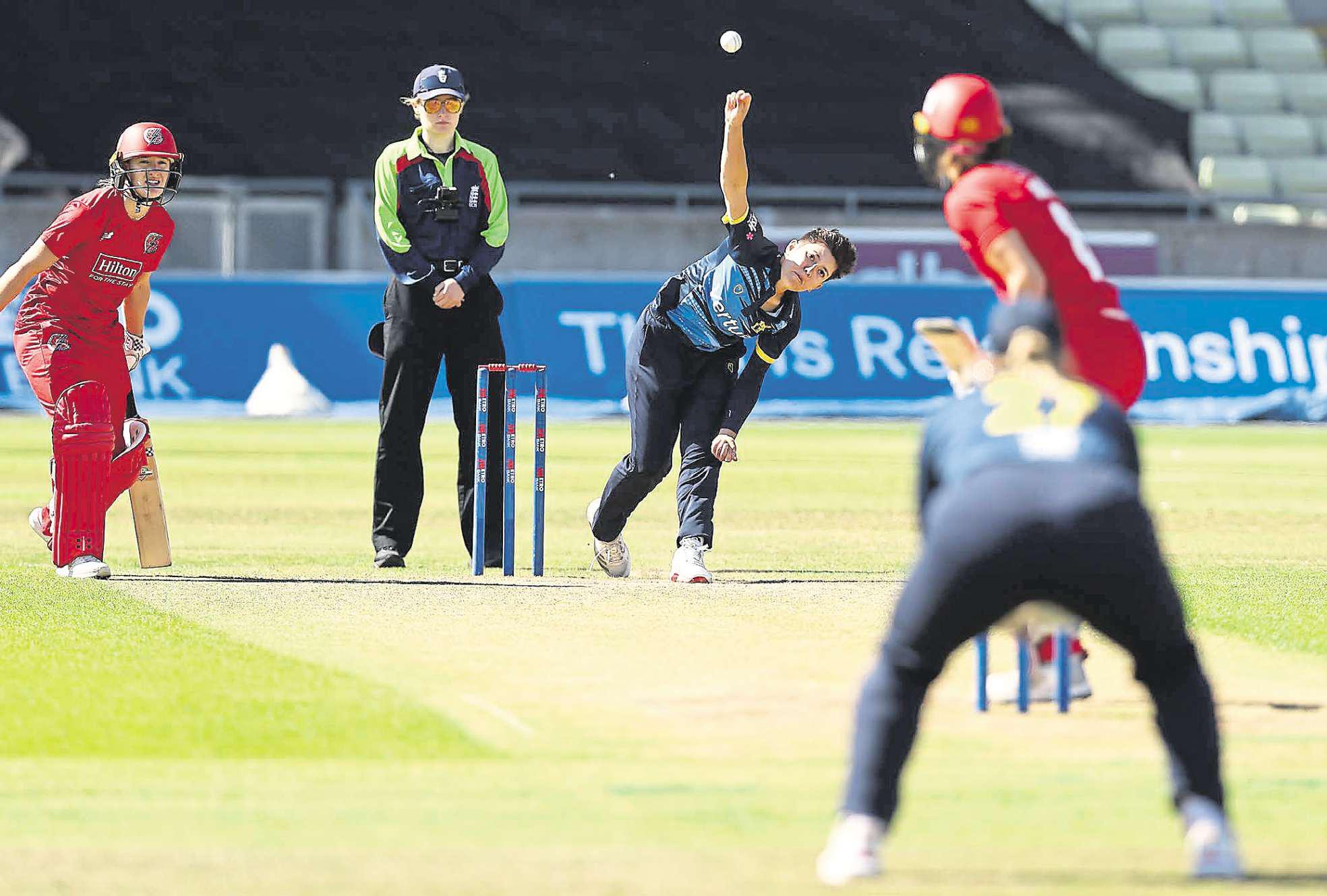 Five-for Fi finishes off hosts as Lancs build on impressive show with bat