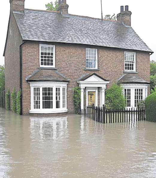 Thousands of flood victims are hung out to dry
