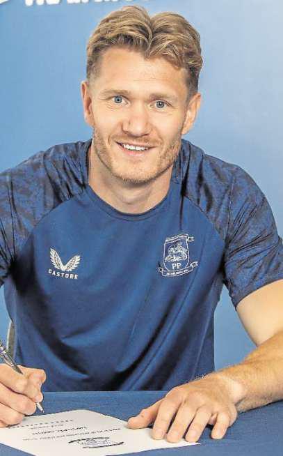 Double deal as Hecky strengthens his squad
