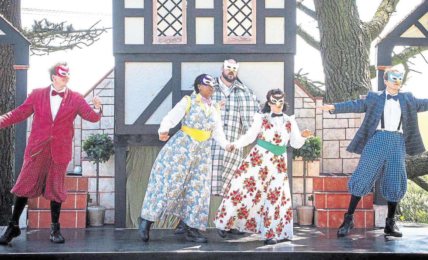 Season of outdoor theatre builds to finale with hall's top touring troupe