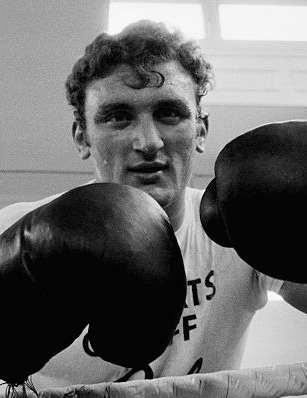 Tributes paid to former champion Bugner, 75