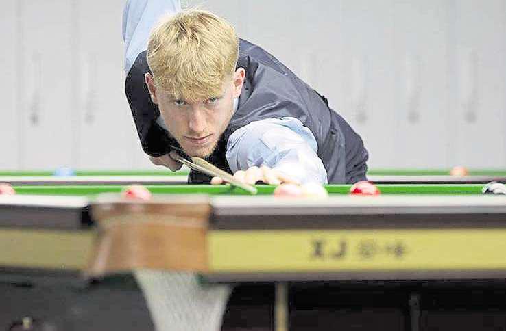 Gallagher's superb clearance inspires snooker champions