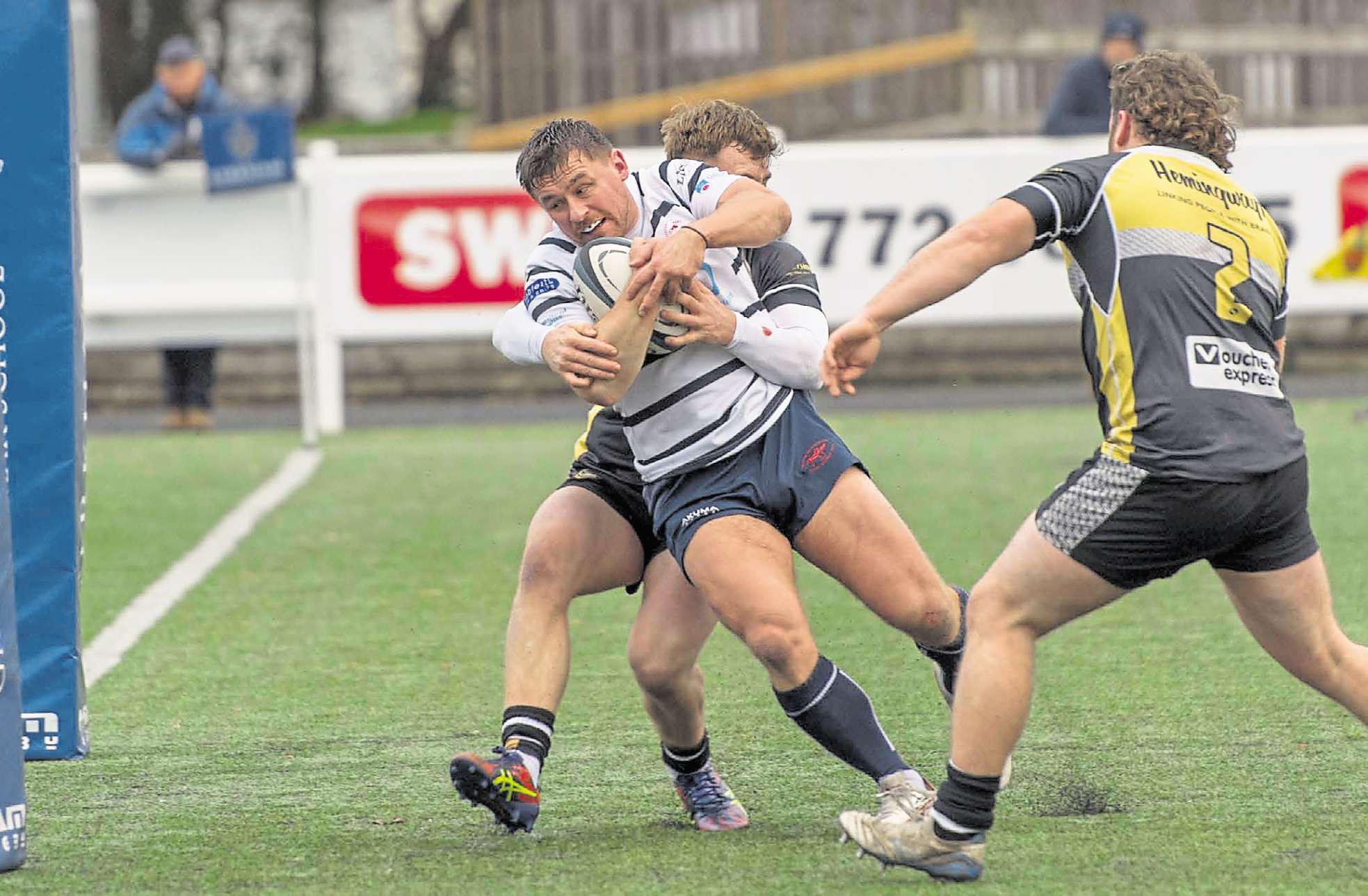 Mistake-riddled performance ends in defeat for Hoppers