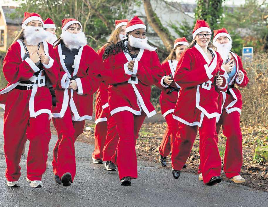 Students suit up for Santa Dash