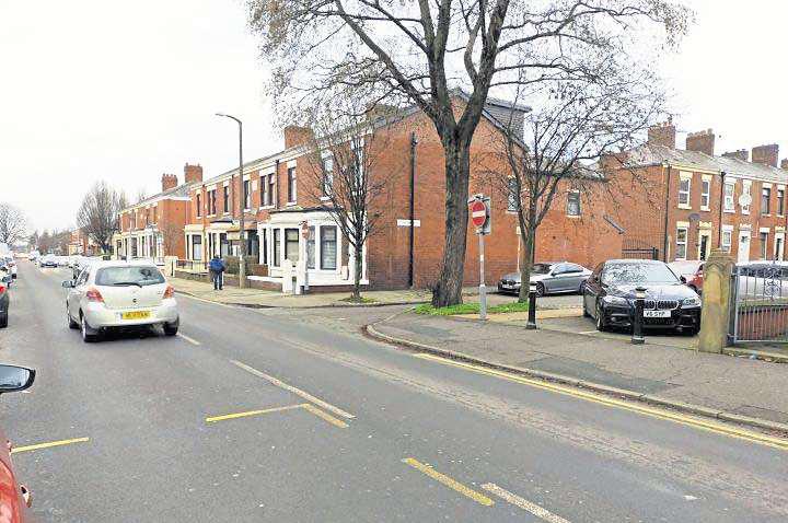 Warning of road closures to repair leaking water pipe