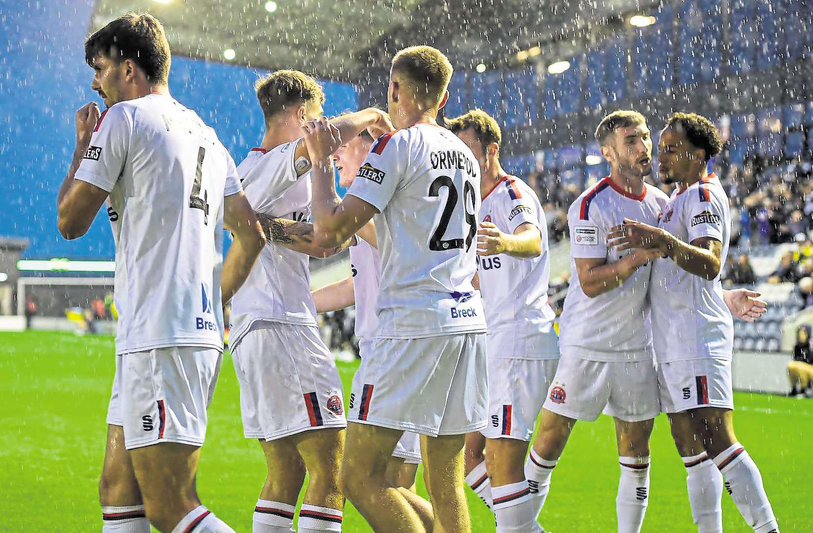 A Taelor-made point extends the Coasters' undefeated run